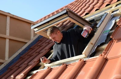 Pose de fenêtres de toit Velux à Chapelle-Launay